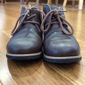 Kids size 1 dress shoes. Good condition.